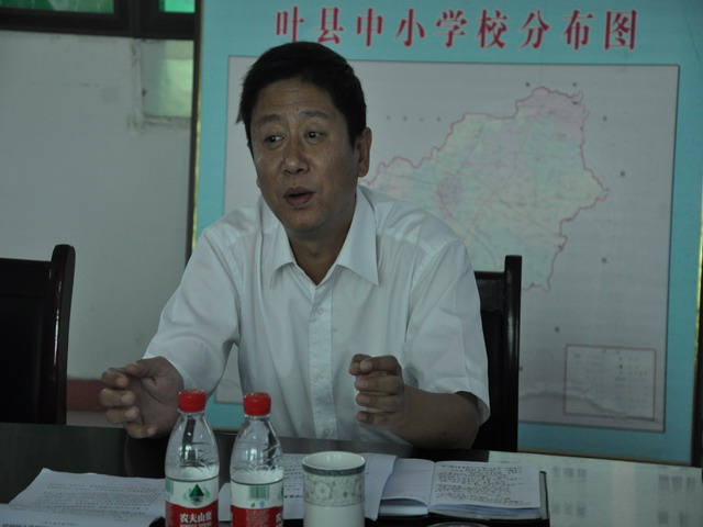 首页 叶县动态 叶县要闻9月6日,在第29届教师节来临之际,县长古松带领
